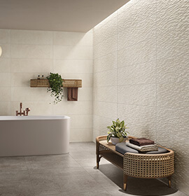 tendances carrelage 2025 - Faïence effet pierre. Existe avec décor en relief, effet crépi.