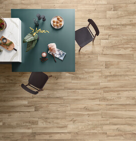 Wooden Dark Beige - Carrelage effet bois qui évoque l’érosion du temps et les maisons riches en histoires.