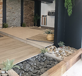 Carrelage, galets, pierre de parement et revêtements de de sols extérieurs